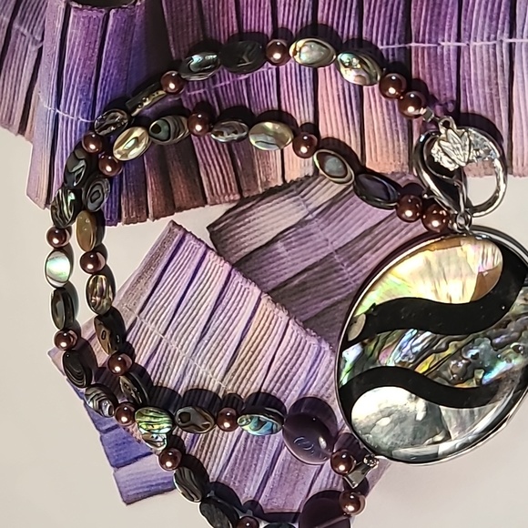 ABALONE/MOTHER OF PEARL NECKLACE - Picture 2 of 8